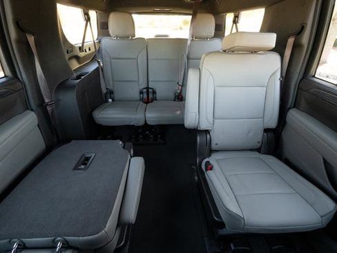 Used 2023 GMC Yukon XL SLT image 27