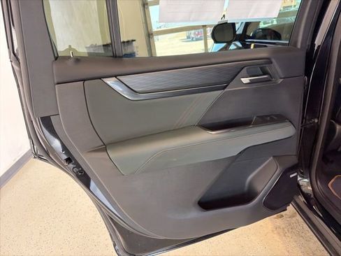 Used 2025 GMC Acadia AT4 w/ Luxury Package AWD/4WD image 48