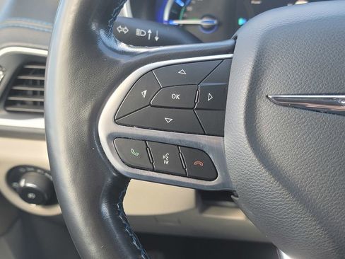 Certified 2021 Chrysler Pacifica Touring-L image 37