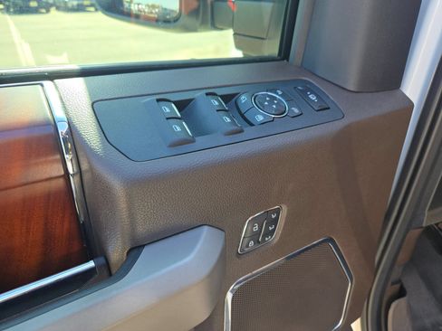 Used 2020 Ford F250 King Ranch w/ King Ranch Ultimate Package AWD/4WD image 12