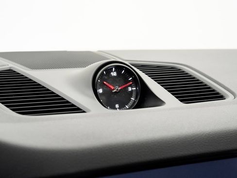 Used 2023 Porsche Cayenne Platinum Edition image 18