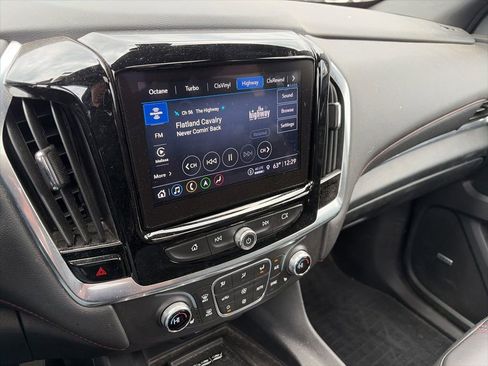 Used 2023 Chevrolet Traverse RS w/ LPO, Floor Liner Package AWD/4WD image 9