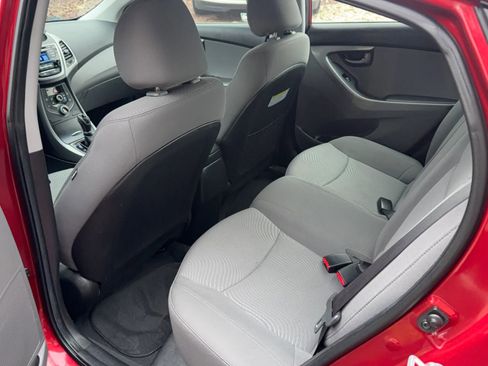 Used 2014 Hyundai Elantra SE image 19
