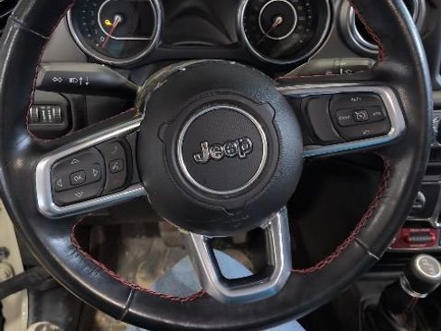 Used 2022 Jeep Gladiator Rubicon image 3