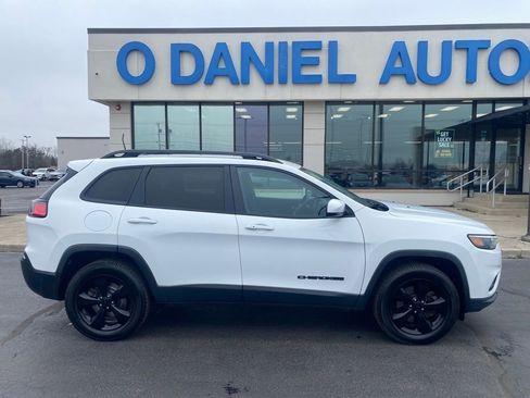 Used 2019 Jeep Cherokee Altitude image 2