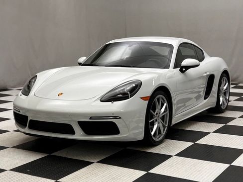 Used 2025 Porsche 718 Cayman RWD image 4