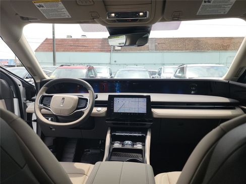 New 2025 Lincoln Nautilus Premier image 22