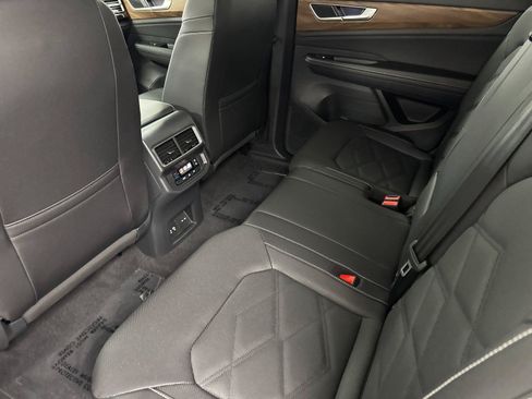 Used 2026 Volkswagen Atlas SE w/ Panoramic Sunroof Package AWD/4WD image 11