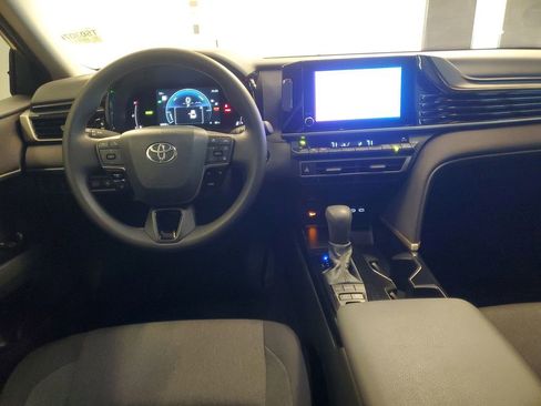 Used 2025 Toyota Camry LE image 9