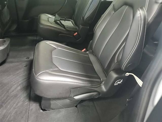Used 2026 Chrysler Pacifica Select FWD image 11