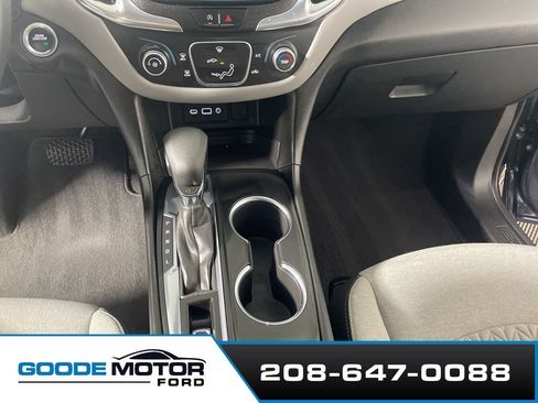 Used 2022 Chevrolet Equinox LS AWD/4WD image 17
