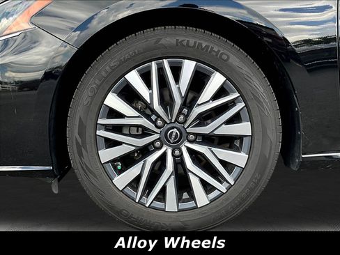 Used 2023 Nissan Altima 2.5 SV w/ SV Premium Package FWD image 34