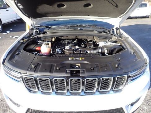 Certified 2023 Jeep Grand Cherokee Limited image 12