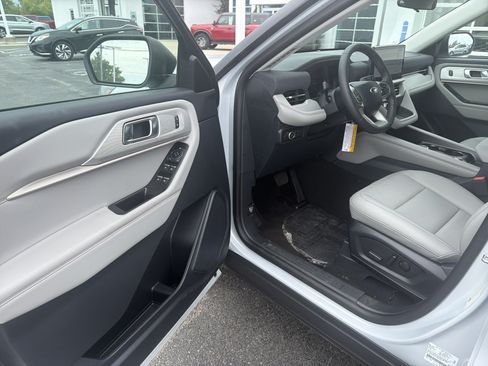 New 2026 Ford Explorer Active w/ Active Comfort Package AWD/4WD image 18