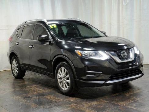 Used 2019 Nissan Rogue SV image 1