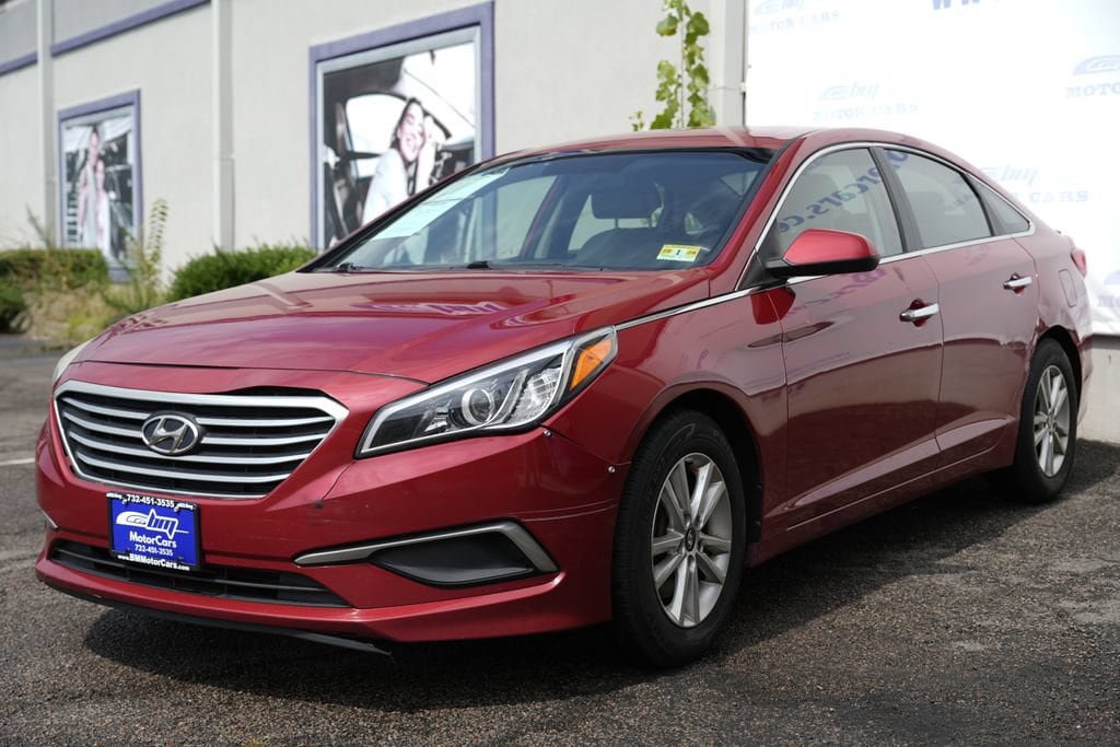 Used 2017 Hyundai Sonata SE FWD image 2