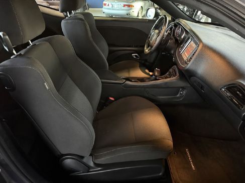 Used 2015 Dodge Challenger R/T image 11
