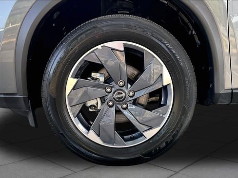 Used 2025 Nissan Rogue SV FWD image 11