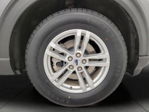 Used 2022 Ford Explorer XLT image 3