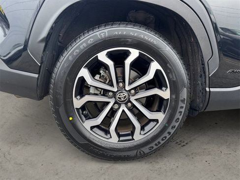 Used 2023 Toyota Corolla Cross image 7