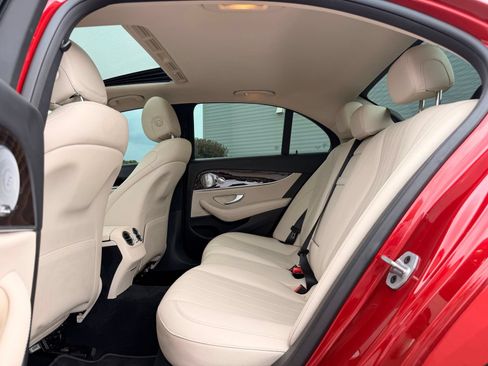 Used 2020 Mercedes-Benz E 350 4MATIC Sedan w/ Premium Package image 27