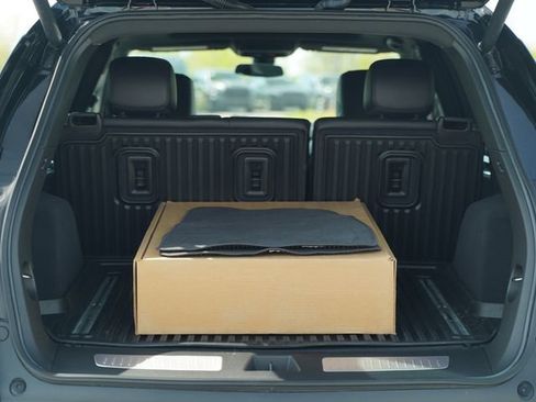 Used 2022 Cadillac XT5 Premium Luxury w/ LPO, Floor Liner Package AWD/4WD image 19