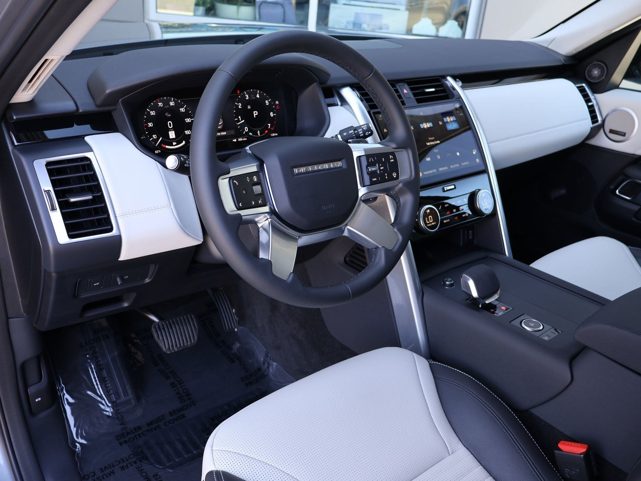 Used 2026 Land Rover Discovery S AWD/4WD image 16