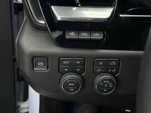 Used 2025 Chevrolet Silverado 2500 High Country w/ Technology Package AWD/4WD image 23