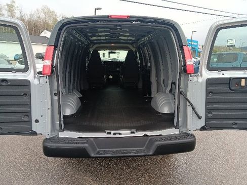 New 2026 GMC Savana 2500 Extended w/ Driver Convenience Package RWD image 17