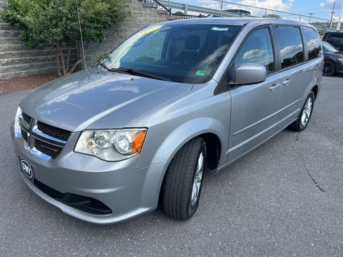 Used 2017 Dodge Grand Caravan SE image 25