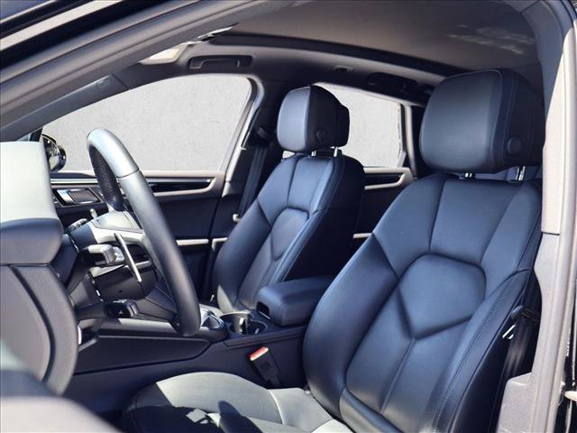 Used 2024 Porsche Macan AWD/4WD image 5