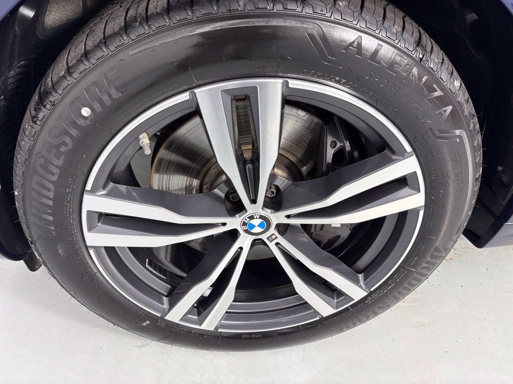 Used 2026 BMW X7 xDrive40i AWD/4WD image 9