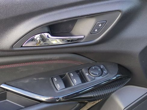 Used 2024 Chevrolet Trax RS FWD image 22