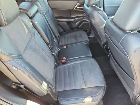 Used 2024 Mitsubishi Outlander SE image 23