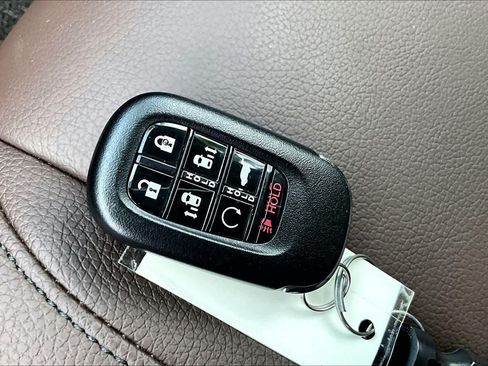 Used 2026 Honda Odyssey Touring image 14