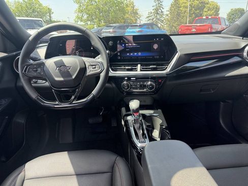 Used 2025 Chevrolet Trax RS w/ Sunroof Package FWD image 11