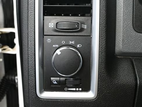 Used 2017 RAM 1500 Classic SLT AWD/4WD image 28