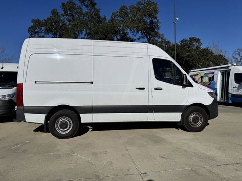 Used 2025 Mercedes-Benz Sprinter 2500 image 25