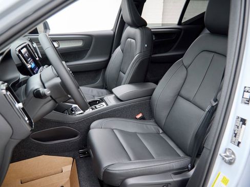 New 2026 Volvo XC40 B5 Ultra w/ Climate Package AWD/4WD image 18