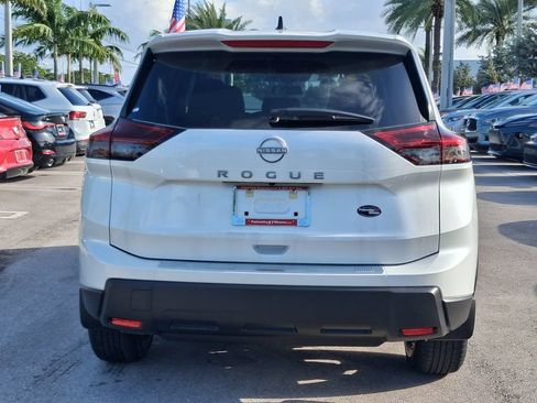 Used 2026 Nissan Rogue SV FWD image 5