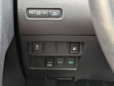 Used 2018 Nissan Rogue S AWD/4WD image 18