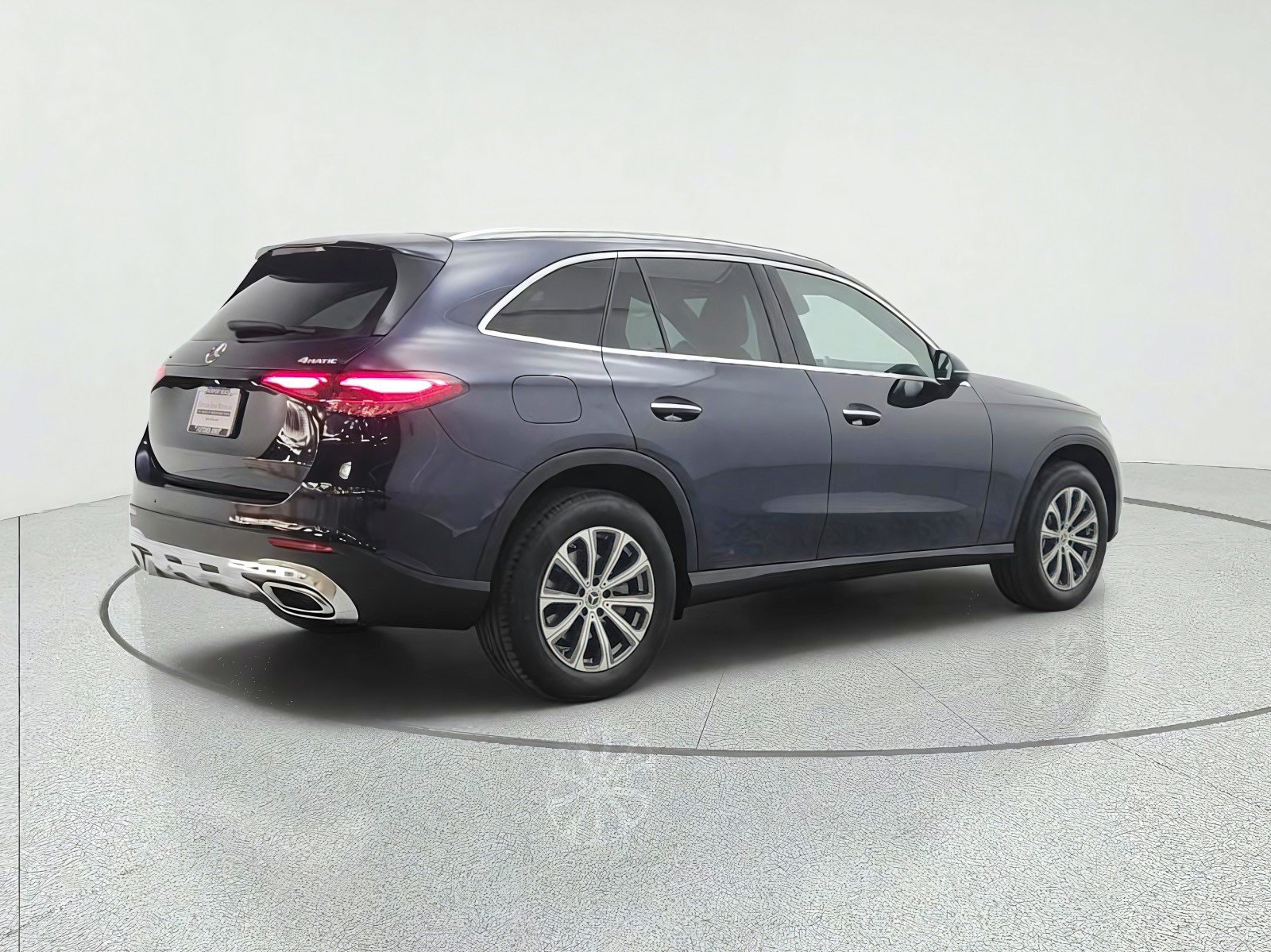 Used 2024 Mercedes-Benz GLC 300 4MATIC image 5