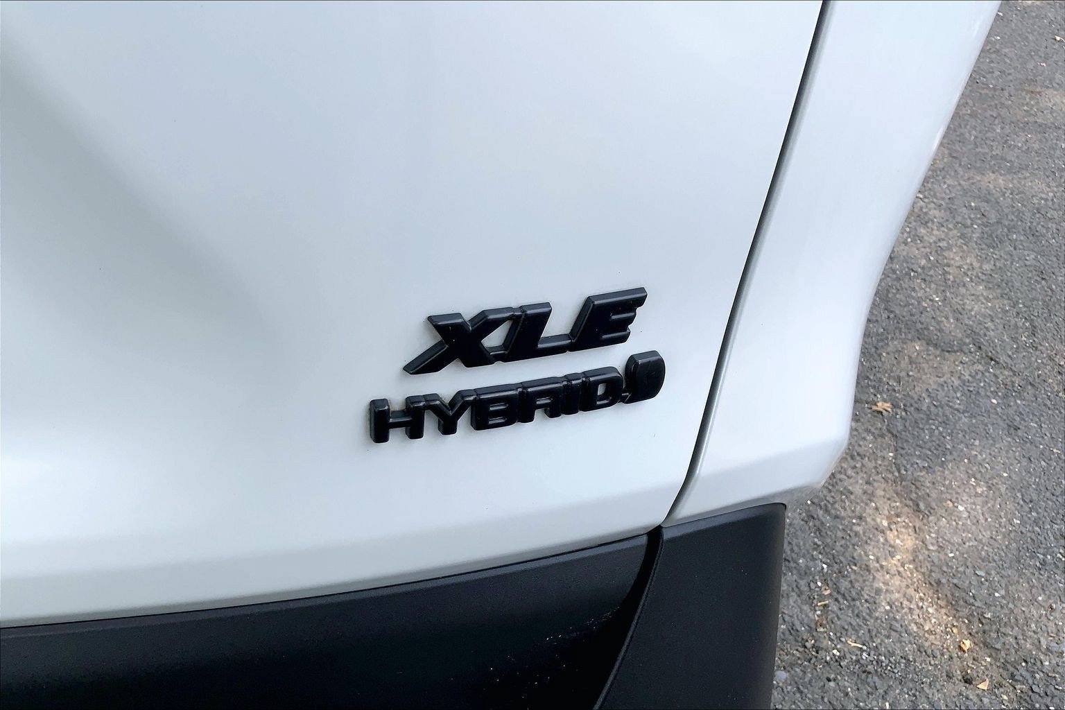 Used 2024 Toyota RAV4 XLE Premium w/ Weather Package AWD/4WD image 8