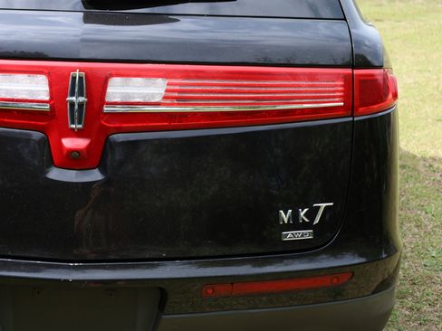 Used 2019 Lincoln MKT AWD image 36