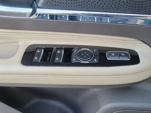 Certified 2024 Lincoln Corsair FWD image 16