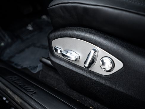 Certified 2025 Porsche Macan image 18