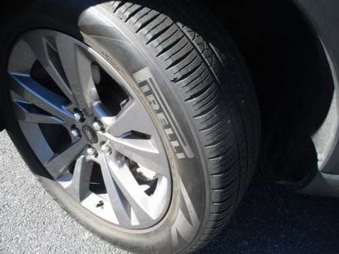 Used 2021 Ford Explorer XLT w/ Equipment Group 202A image 10