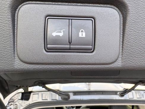 Used 2023 Nissan Rogue SV w/ SV Premium B Package image 16