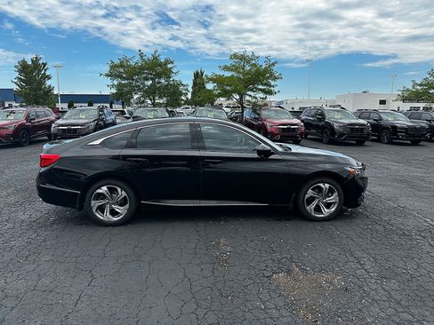 Used 2018 Honda Accord EX image 2