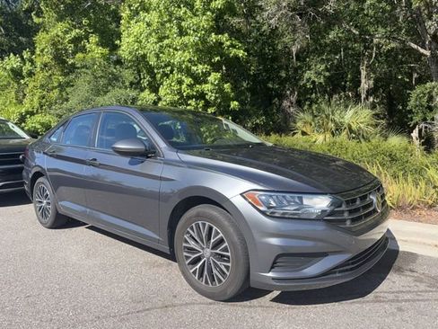 Used 2020 Volkswagen Jetta SE FWD image 1